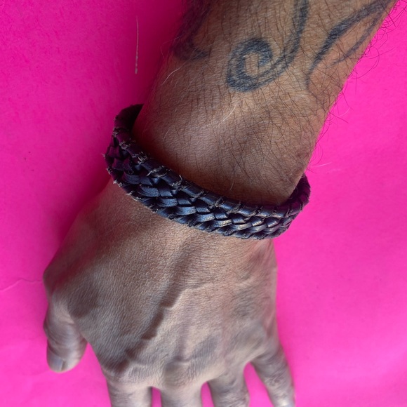 Vintage leather cuffs - Picture 7 of 8